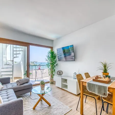 Beachfront With Sea Views Apartment