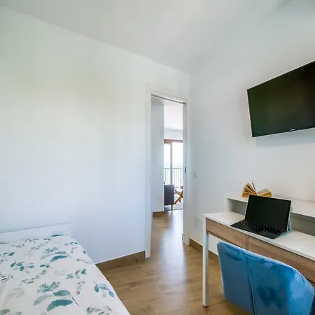 Apartment Beachfront With Sea Views *