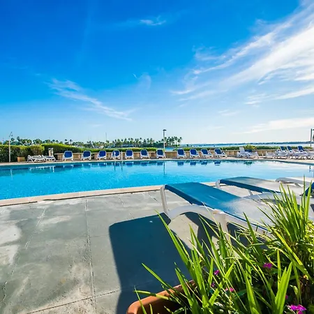 Beachfront With Sea Views Apartment *